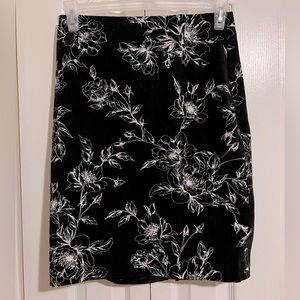 White House Black Market Pencil Skirt Size 8